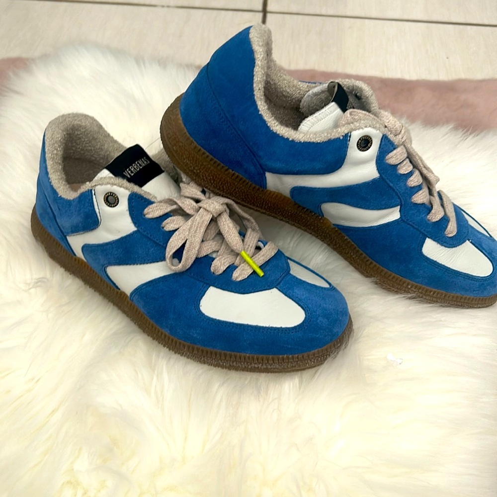 Verbenas tennis shoes